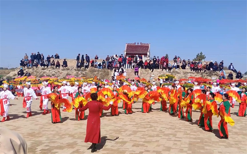 陕北大秧歌：黄土高原上的舞蹈盛宴